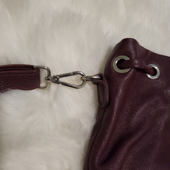 Roots tribe leather bucket bag - Picture 6 of 8